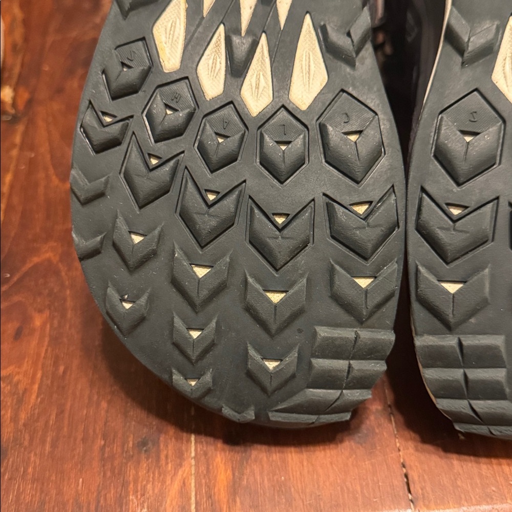 Altra Lone Peak All-Weather 2, Sz 10.5 - Picture 13 of 15